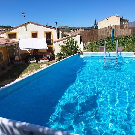 נאבארדונדה דה גרדוס Casa Rural Los 7 Pinos De Gredos מראה חיצוני תמונה