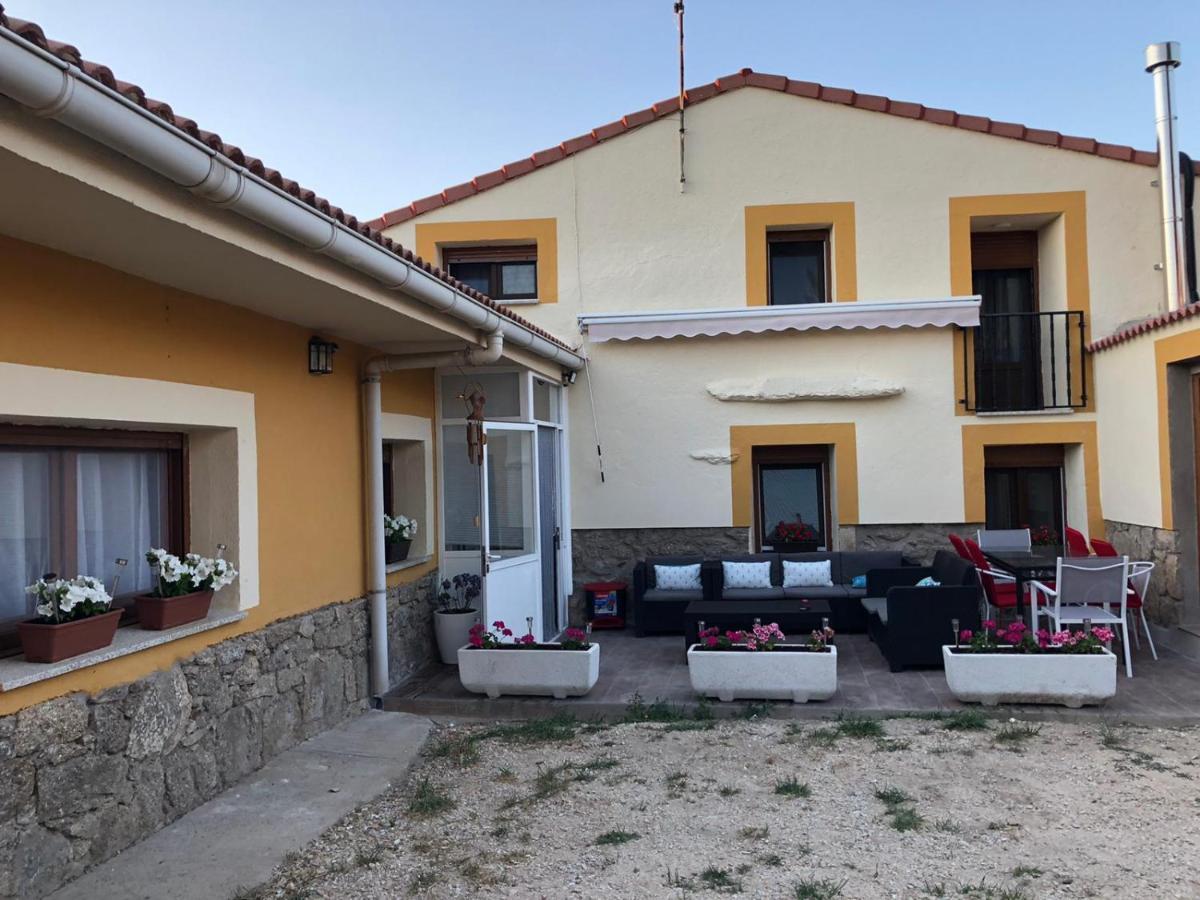 נאבארדונדה דה גרדוס Casa Rural Los 7 Pinos De Gredos מראה חיצוני תמונה