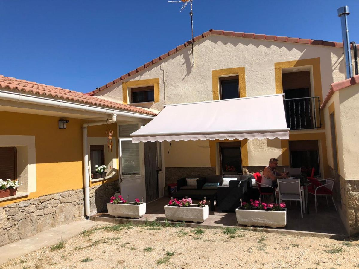 נאבארדונדה דה גרדוס Casa Rural Los 7 Pinos De Gredos מראה חיצוני תמונה