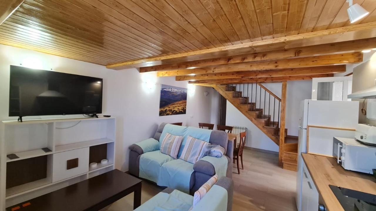 נאבארדונדה דה גרדוס Casa Rural Los 7 Pinos De Gredos מראה חיצוני תמונה