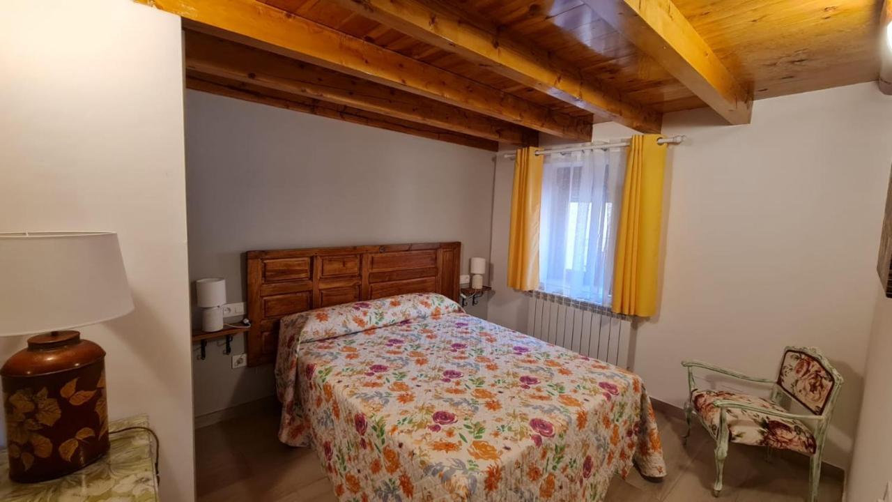 נאבארדונדה דה גרדוס Casa Rural Los 7 Pinos De Gredos מראה חיצוני תמונה