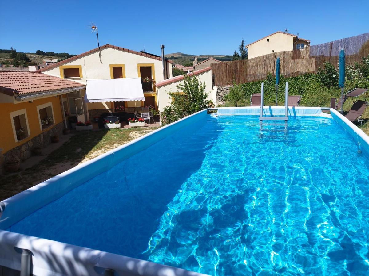 נאבארדונדה דה גרדוס Casa Rural Los 7 Pinos De Gredos מראה חיצוני תמונה